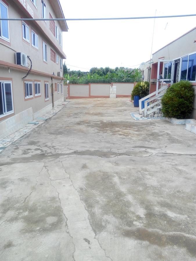 Open Space Hotel Kumasi Ngoại thất bức ảnh